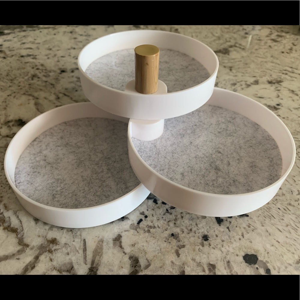 2Bandits Tiered Catch-all Tray